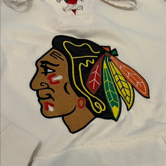 vintage CCM brand white lace-up jersey hoodie featuring the Chicago Blackhawks - Picture 3 of 9